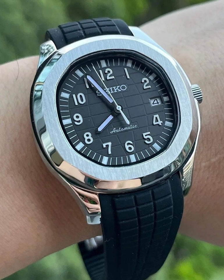 "Black Dial" Aquanaut Mod