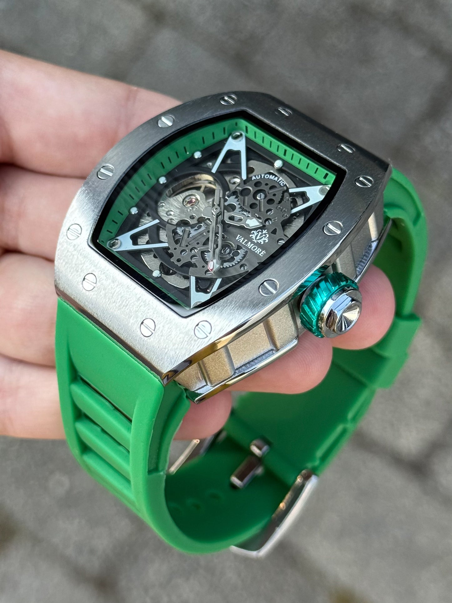 (På lager) Titan – Emerald