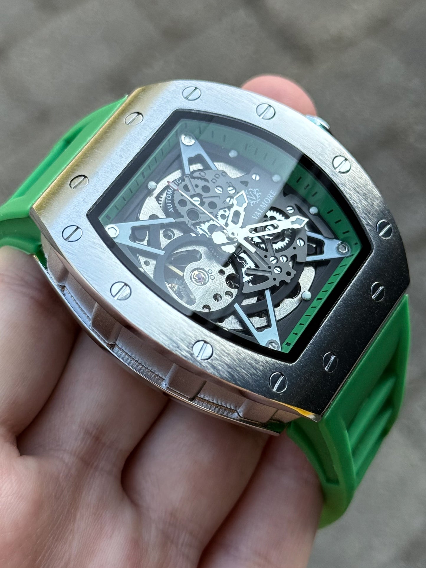 (På lager) Titan – Emerald