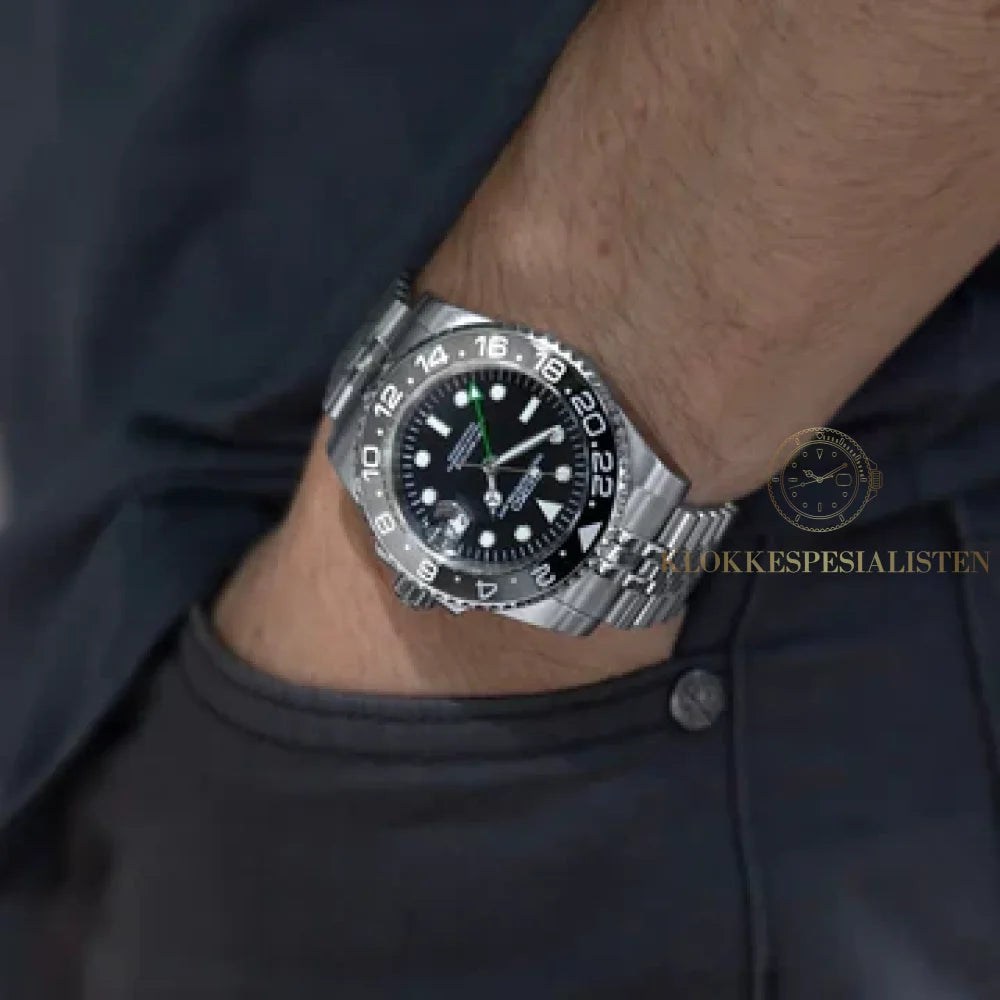 ’Bruce Wayne’ GMT-Master II Mod
